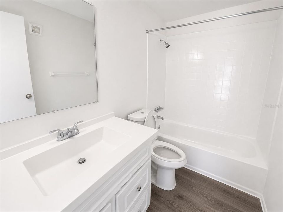 For Rent: $1,200 (2 beds, 1 baths, 992 Square Feet)