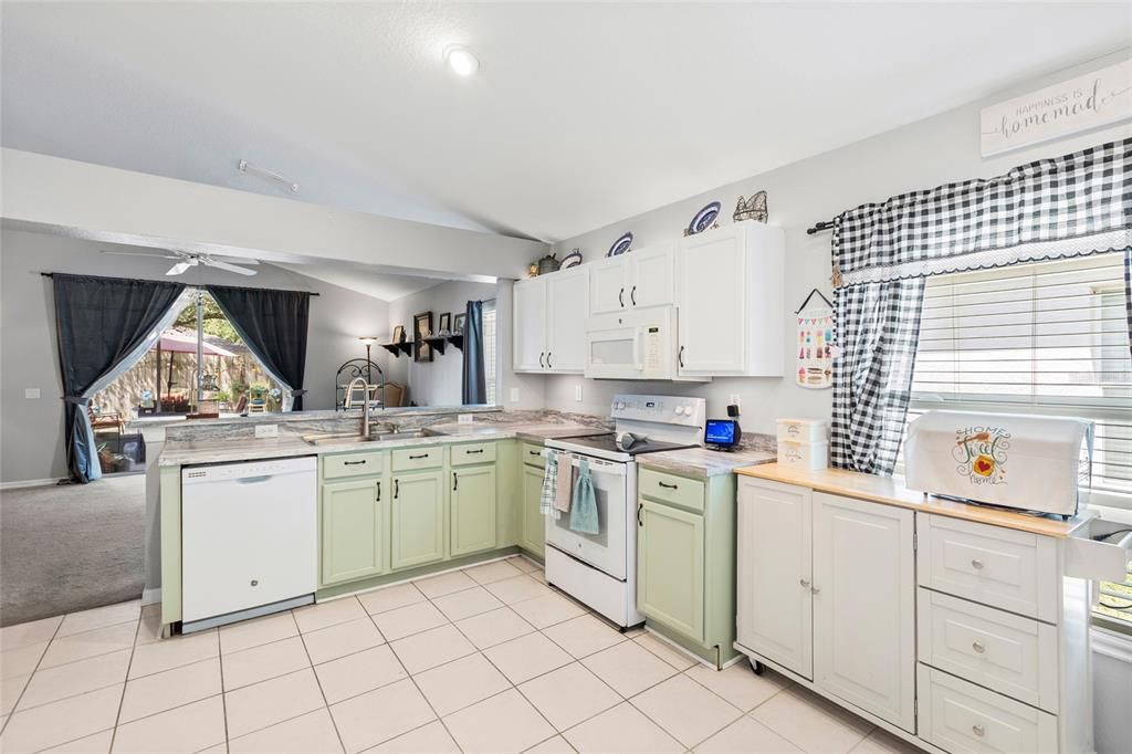 На продажу: $325,000 (3 спален, 2 ванн, 1590 Квадратных фут)