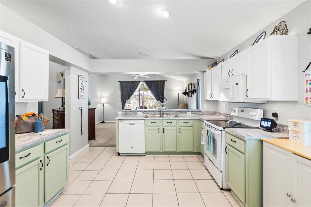На продажу: $325,000 (3 спален, 2 ванн, 1590 Квадратных фут)