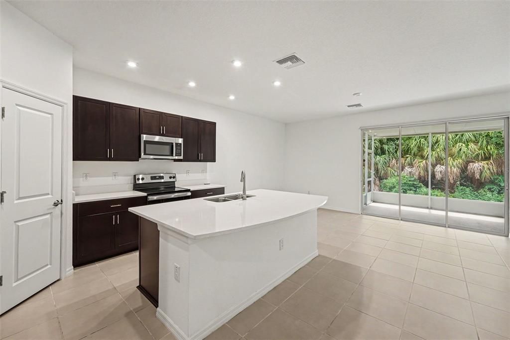 For Sale: $325,000 (3 beds, 2 baths, 1407 Square Feet)