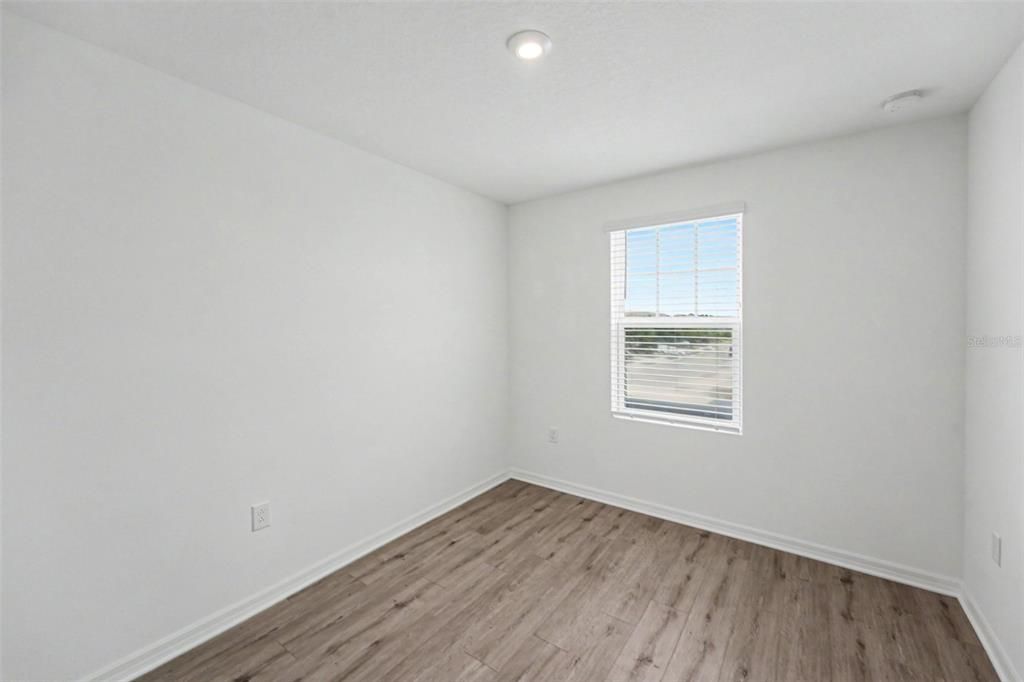 For Sale: $325,000 (3 beds, 2 baths, 1407 Square Feet)