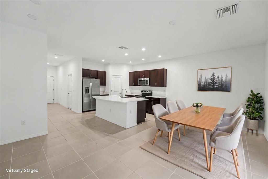 For Sale: $325,000 (3 beds, 2 baths, 1407 Square Feet)