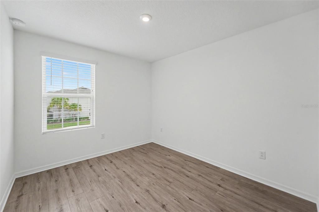 For Sale: $325,000 (3 beds, 2 baths, 1407 Square Feet)