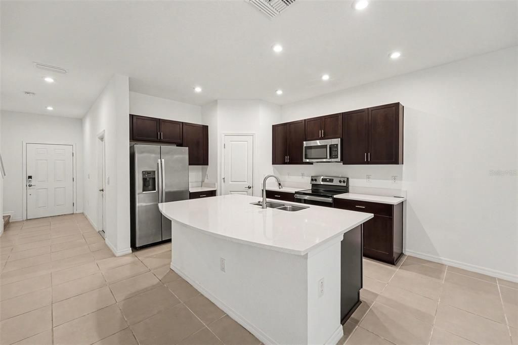 For Sale: $325,000 (3 beds, 2 baths, 1407 Square Feet)