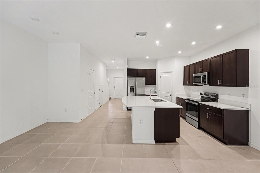 For Sale: $325,000 (3 beds, 2 baths, 1407 Square Feet)