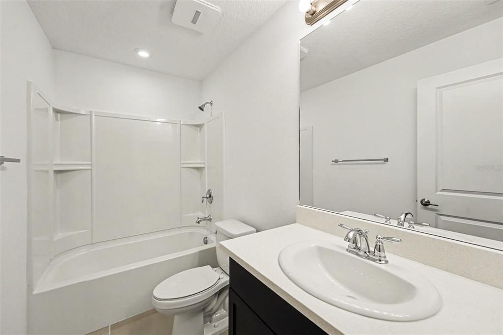 For Sale: $325,000 (3 beds, 2 baths, 1407 Square Feet)