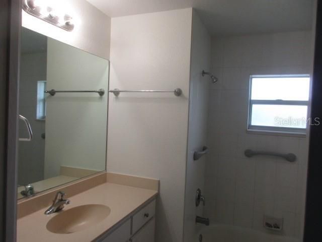 Под контрактом: $179,000 (3 спален, 2 ванн, 1249 Квадратных фут)