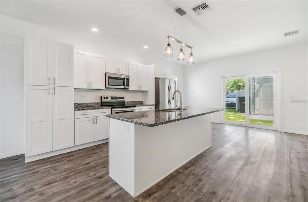 For Rent: $2,500 (3 beds, 2 baths, 1436 Square Feet)