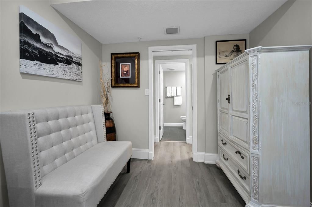 For Sale: $205,900 (1 beds, 1 baths, 610 Square Feet)