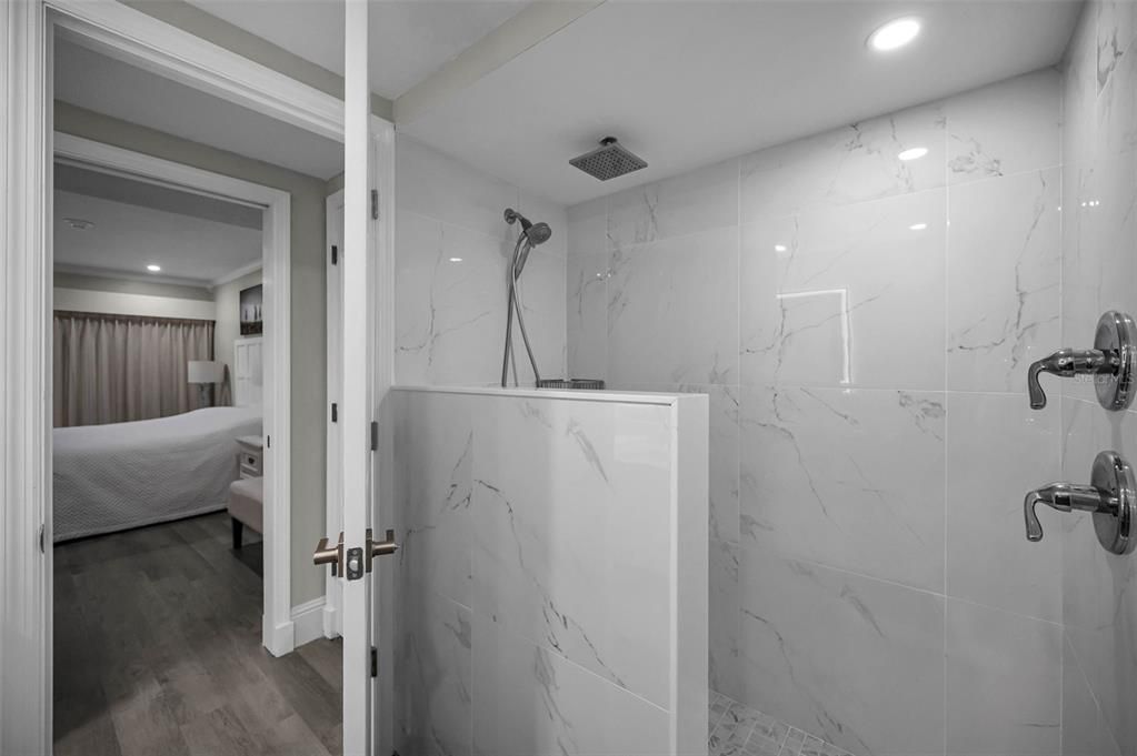 For Sale: $205,900 (1 beds, 1 baths, 610 Square Feet)