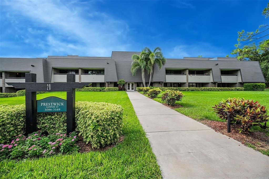 For Sale: $205,900 (1 beds, 1 baths, 610 Square Feet)