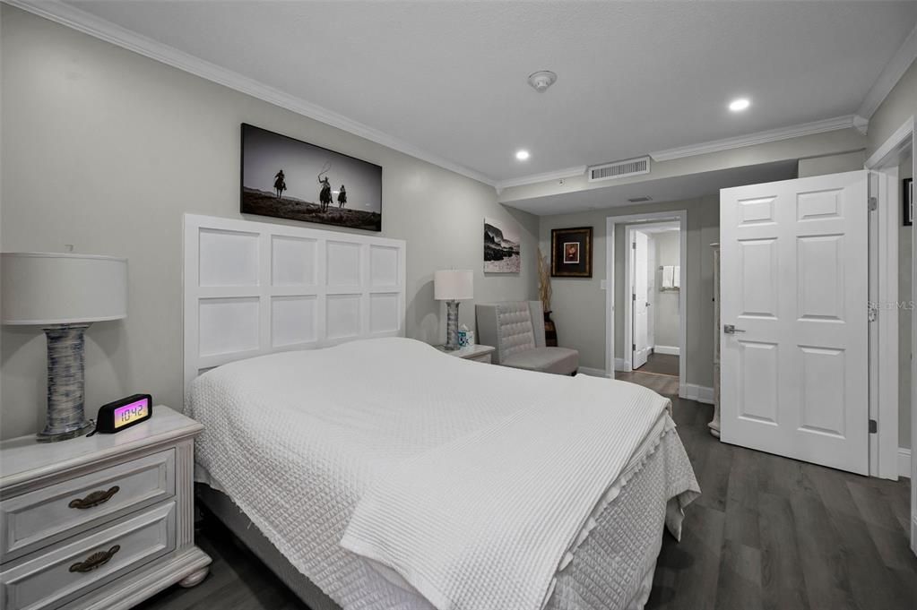For Sale: $205,900 (1 beds, 1 baths, 610 Square Feet)