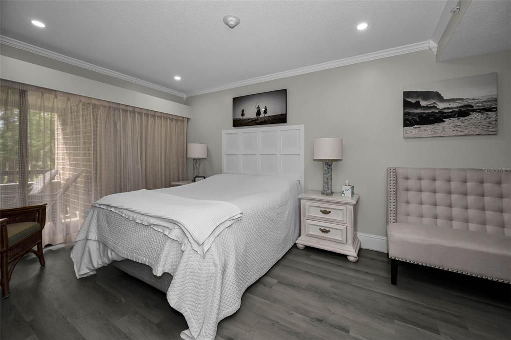 For Sale: $205,900 (1 beds, 1 baths, 610 Square Feet)