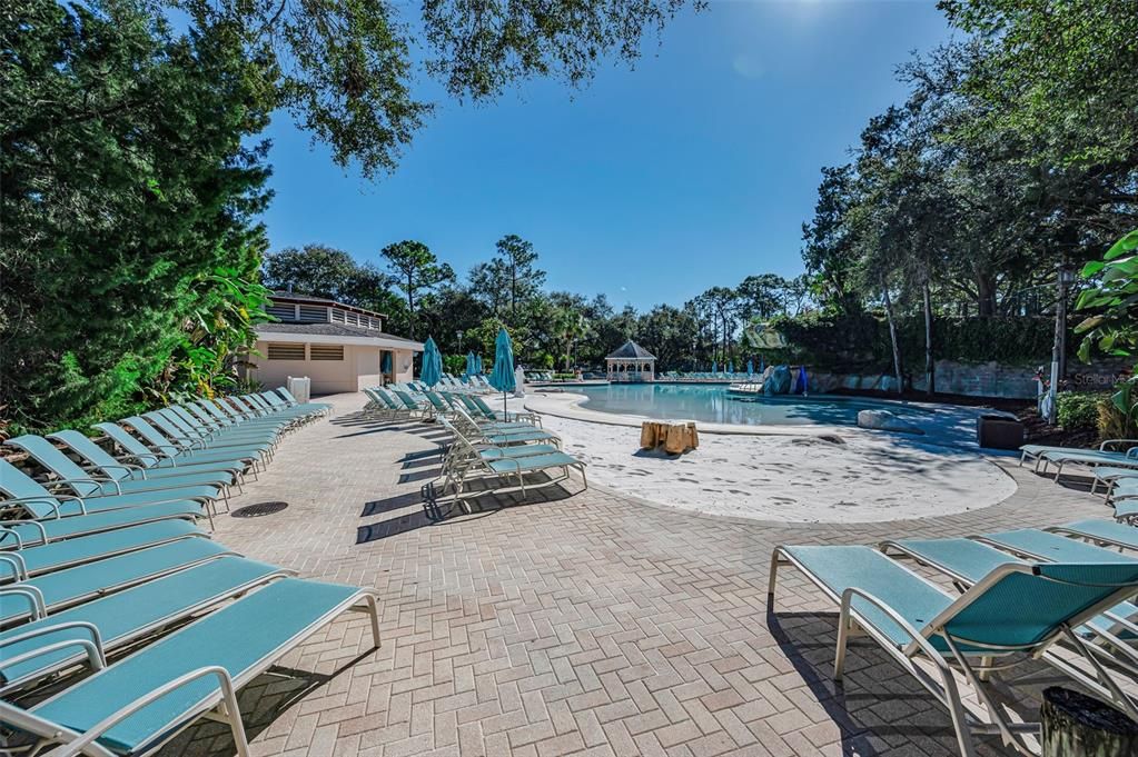 For Sale: $205,900 (1 beds, 1 baths, 610 Square Feet)