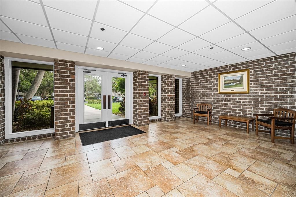 For Sale: $205,900 (1 beds, 1 baths, 610 Square Feet)