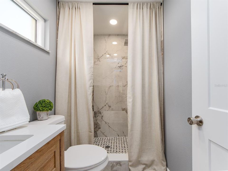 En Venta: $799,900 (4 camas, 3 baños, 1783 Pies cuadrados)
