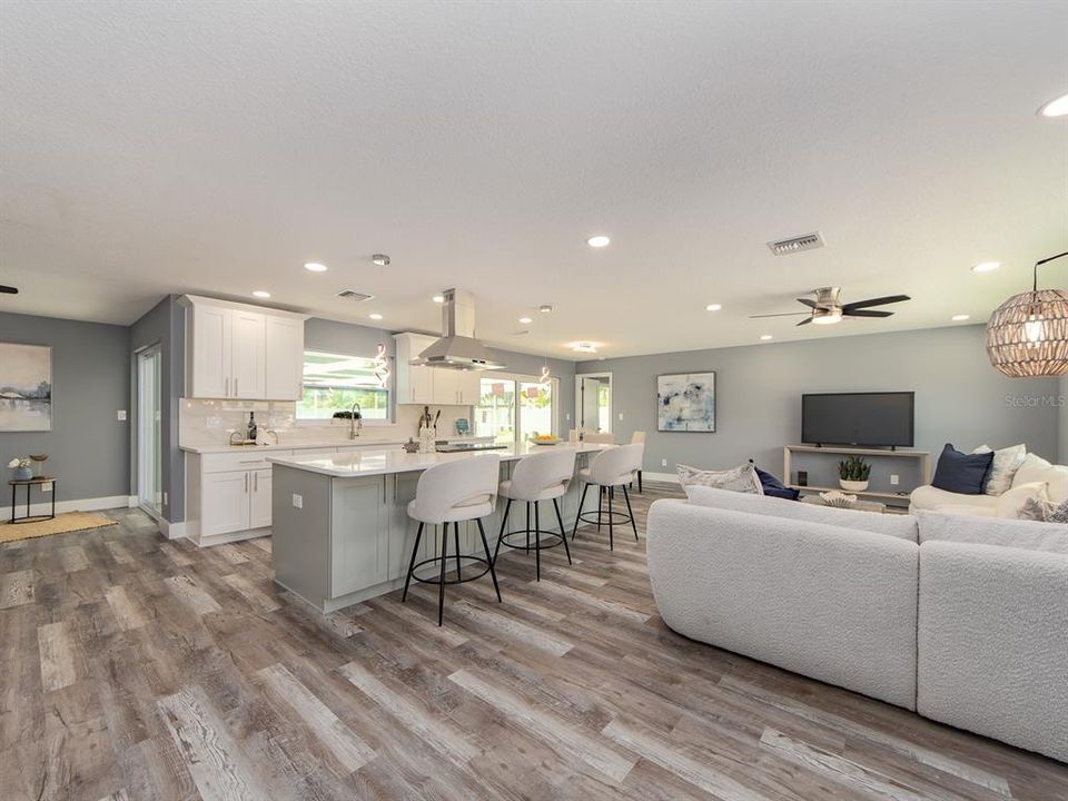 En Venta: $799,900 (4 camas, 3 baños, 1783 Pies cuadrados)