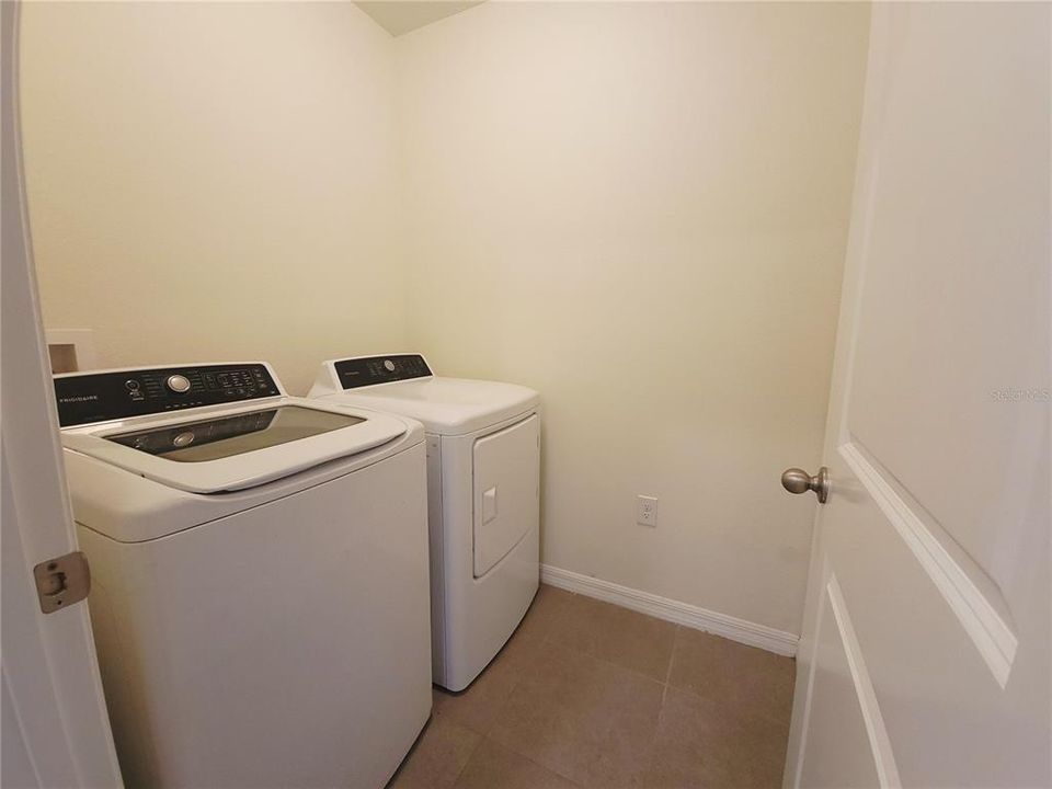For Rent: $2,250 (4 beds, 2 baths, 1824 Square Feet)