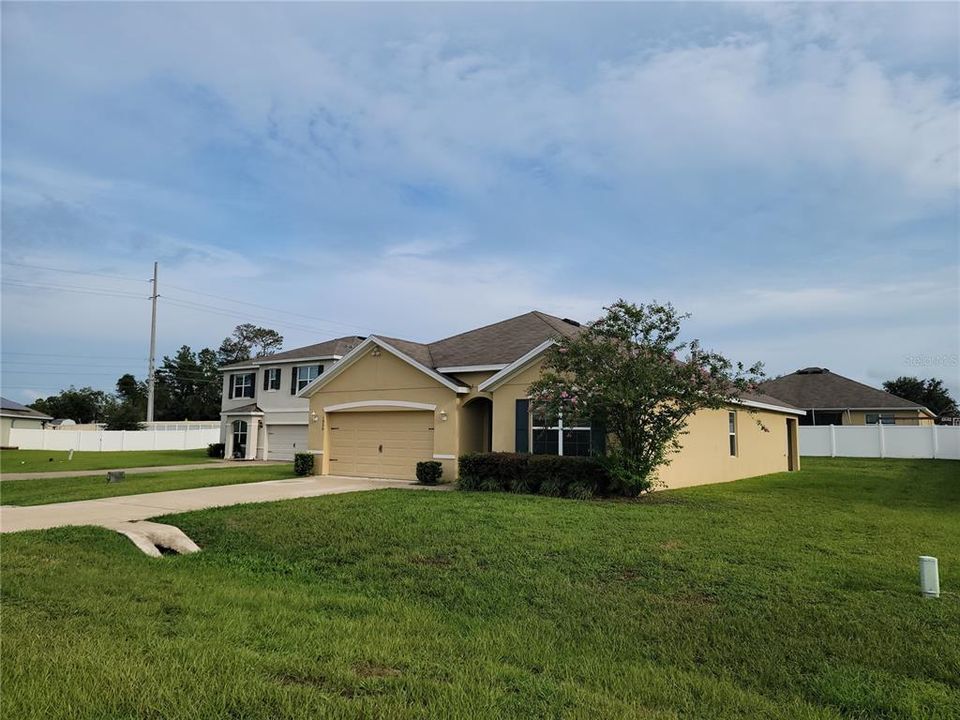 For Rent: $2,250 (4 beds, 2 baths, 1824 Square Feet)