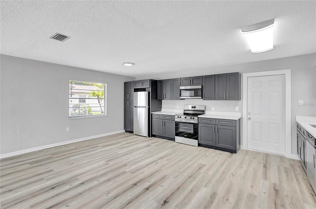 For Sale: $359,900 (4 beds, 2 baths, 1452 Square Feet)