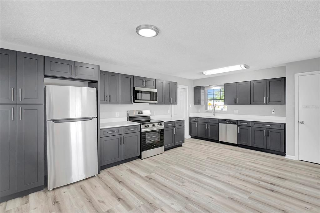 For Sale: $359,900 (4 beds, 2 baths, 1452 Square Feet)