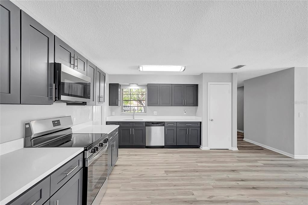 For Sale: $359,900 (4 beds, 2 baths, 1452 Square Feet)
