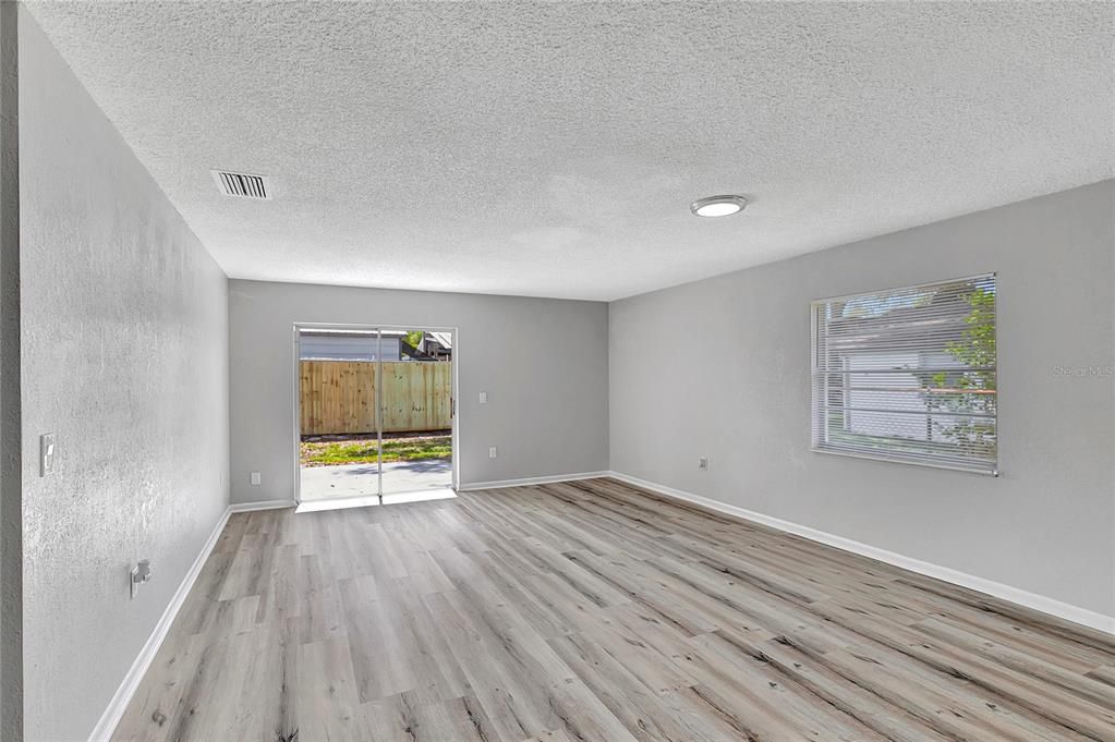 For Sale: $359,900 (4 beds, 2 baths, 1452 Square Feet)
