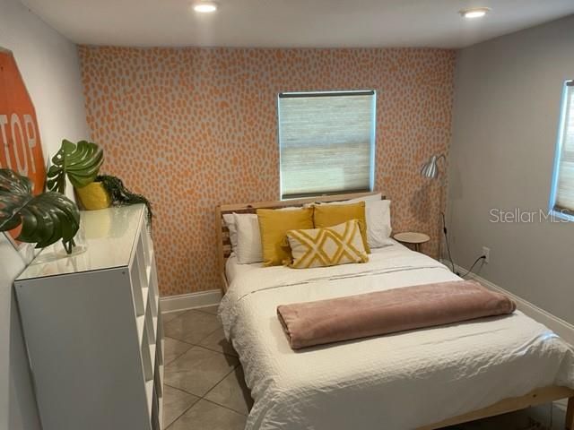 Active With Contract: $1,995 (2 beds, 2 baths, 1092 Square Feet)