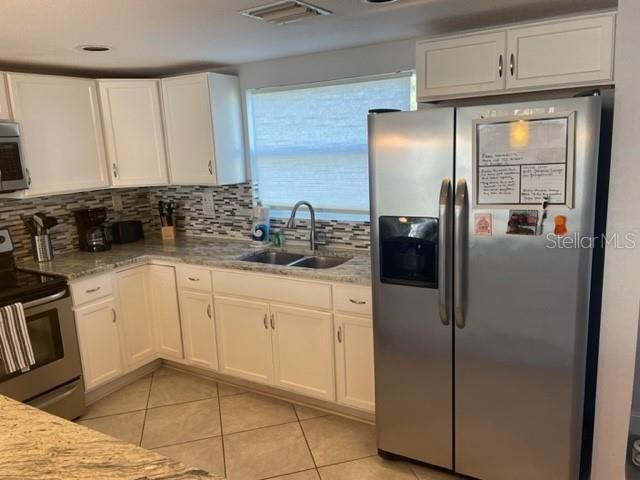 Active With Contract: $1,995 (2 beds, 2 baths, 1092 Square Feet)