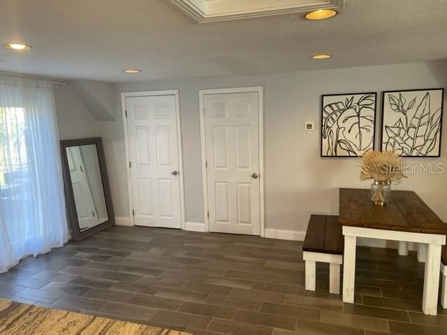 Active With Contract: $1,995 (2 beds, 2 baths, 1092 Square Feet)