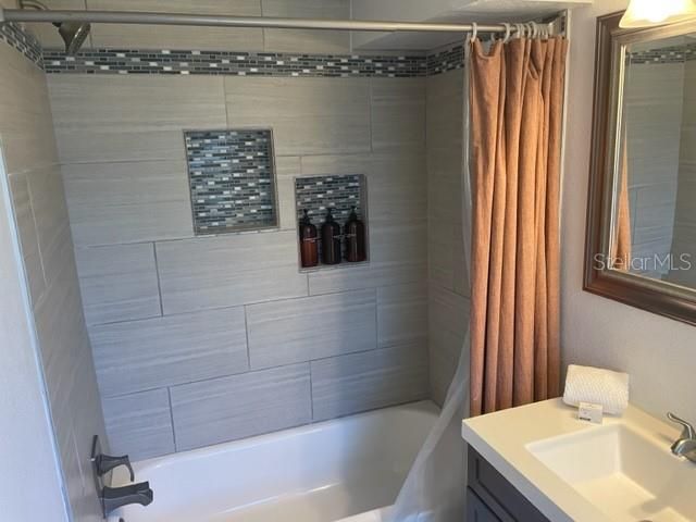 Active With Contract: $1,995 (2 beds, 2 baths, 1092 Square Feet)