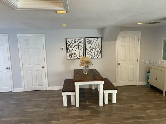 Active With Contract: $1,995 (2 beds, 2 baths, 1092 Square Feet)