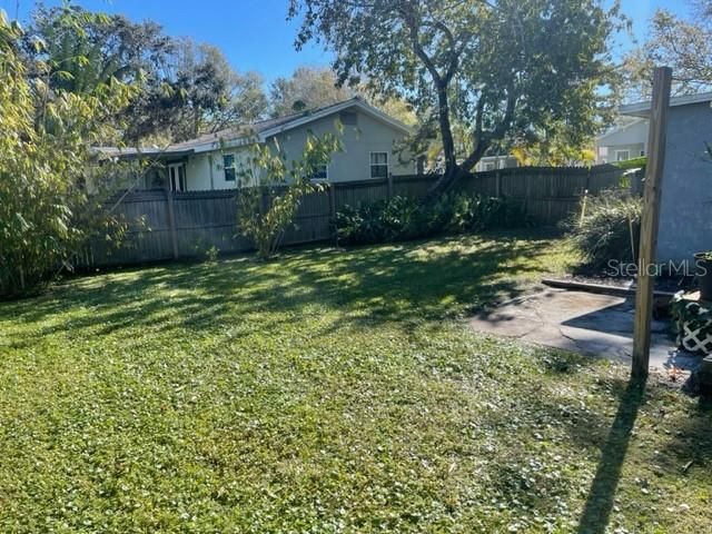 Active With Contract: $1,995 (2 beds, 2 baths, 1092 Square Feet)
