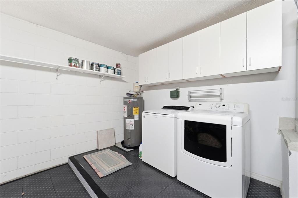 For Sale: $344,900 (3 beds, 2 baths, 1286 Square Feet)