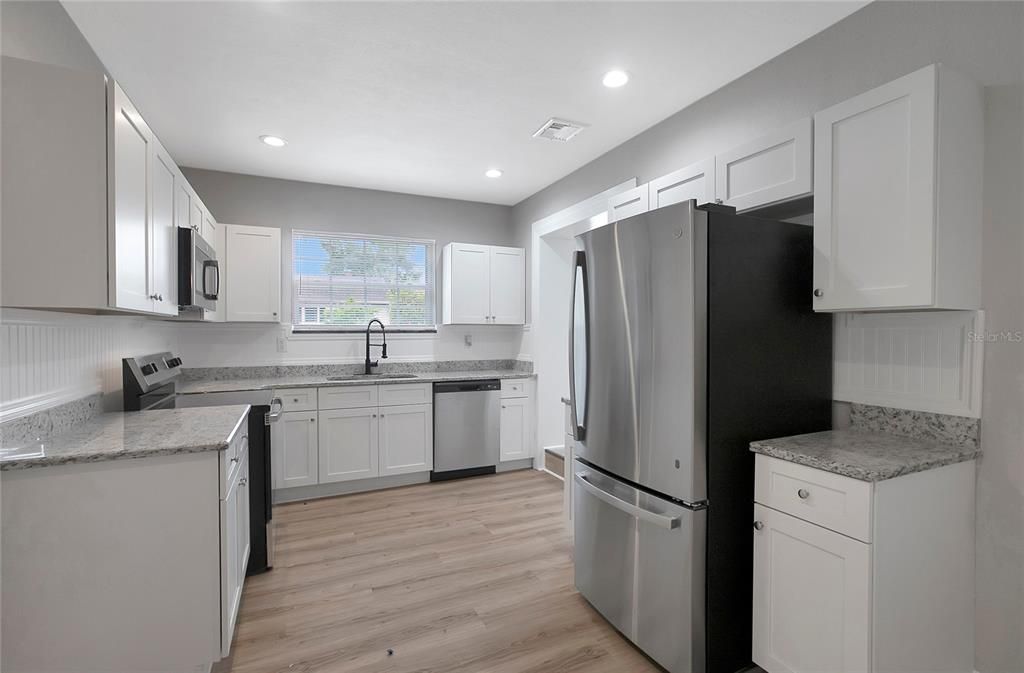 На продажу: $339,900 (3 спален, 2 ванн, 1605 Квадратных фут)