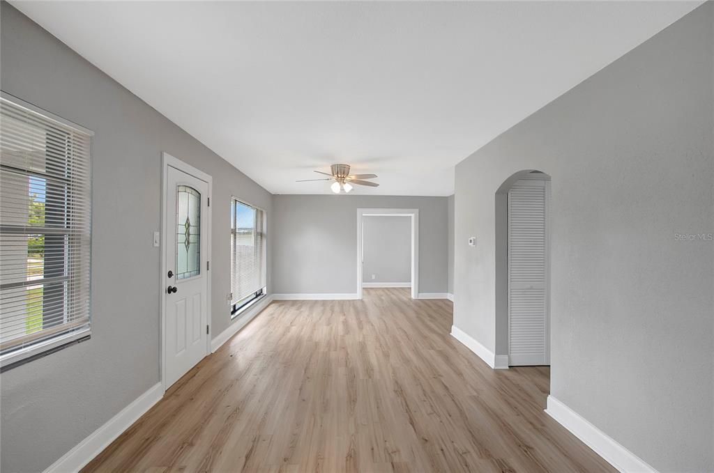 На продажу: $339,900 (3 спален, 2 ванн, 1605 Квадратных фут)