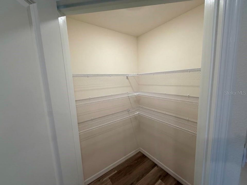 В аренду: $2,350 (4 спален, 2 ванн, 1828 Квадратных фут)