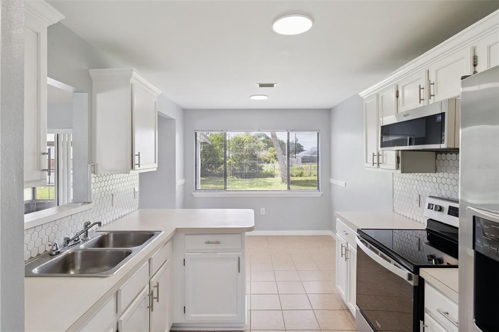 For Sale: $309,900 (3 beds, 2 baths, 1465 Square Feet)