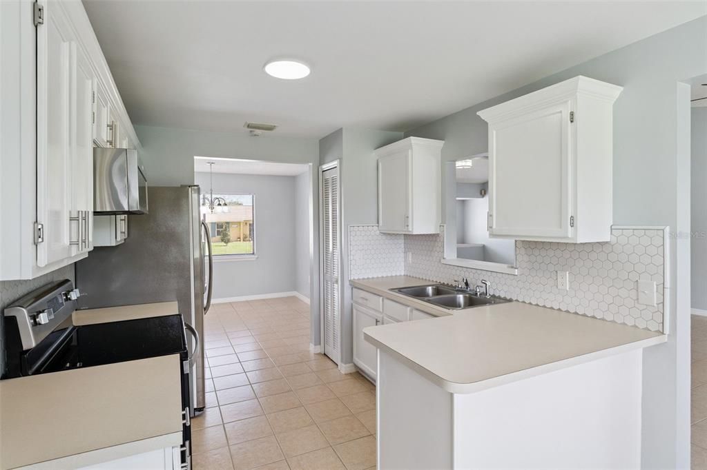 For Sale: $309,900 (3 beds, 2 baths, 1465 Square Feet)