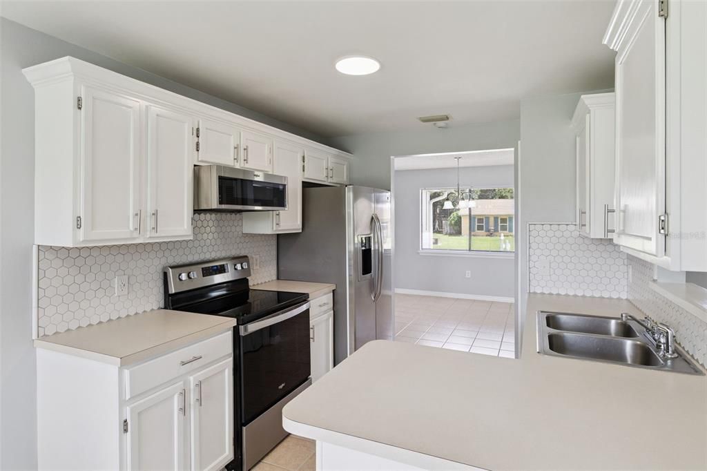 For Sale: $309,900 (3 beds, 2 baths, 1465 Square Feet)