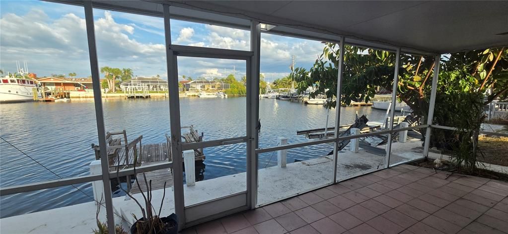 Activo con contrato: $395,000 (2 camas, 2 baños, 1659 Pies cuadrados)