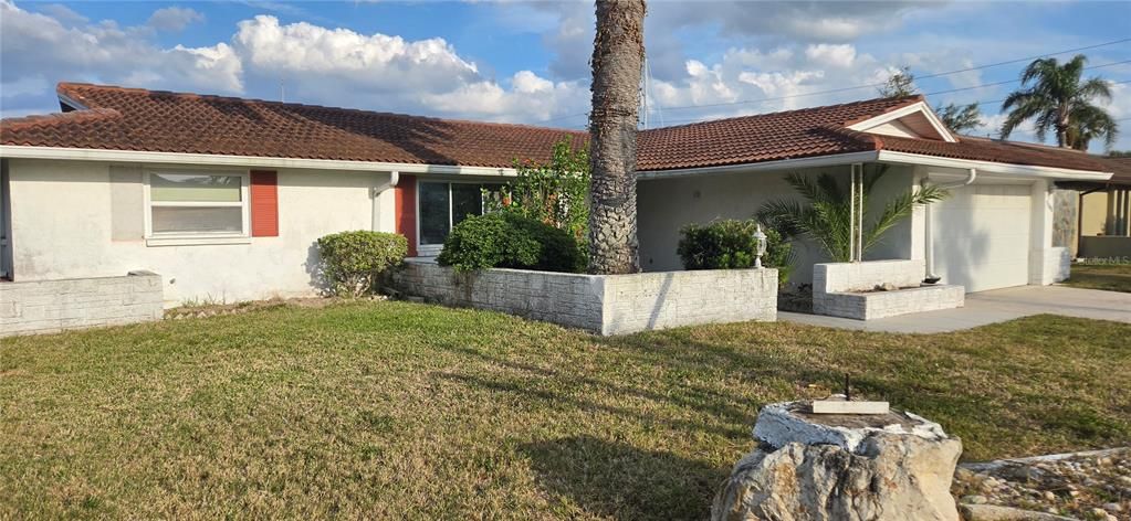 Activo con contrato: $395,000 (2 camas, 2 baños, 1659 Pies cuadrados)