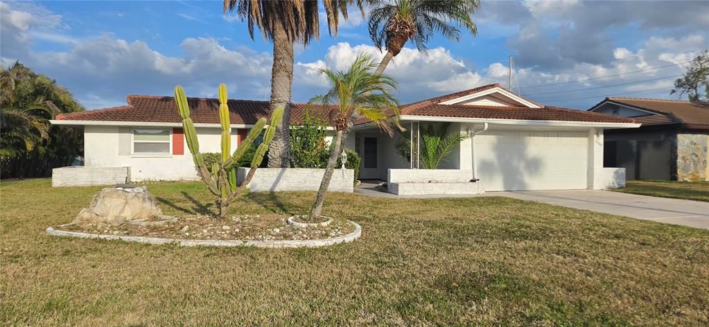 Activo con contrato: $395,000 (2 camas, 2 baños, 1659 Pies cuadrados)