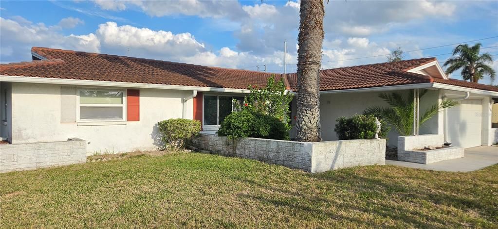 Activo con contrato: $395,000 (2 camas, 2 baños, 1659 Pies cuadrados)