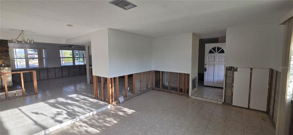 Activo con contrato: $395,000 (2 camas, 2 baños, 1659 Pies cuadrados)