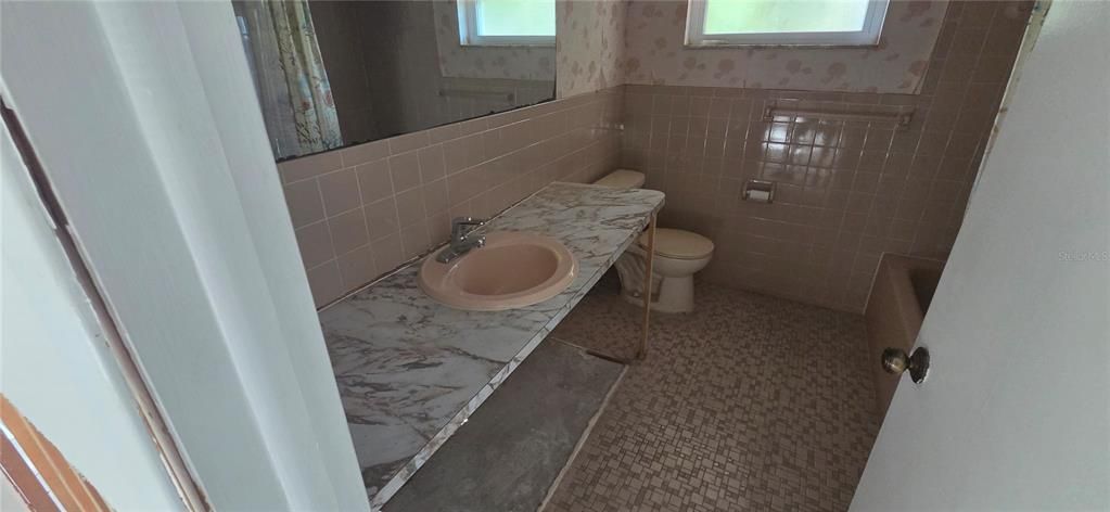 Activo con contrato: $395,000 (2 camas, 2 baños, 1659 Pies cuadrados)