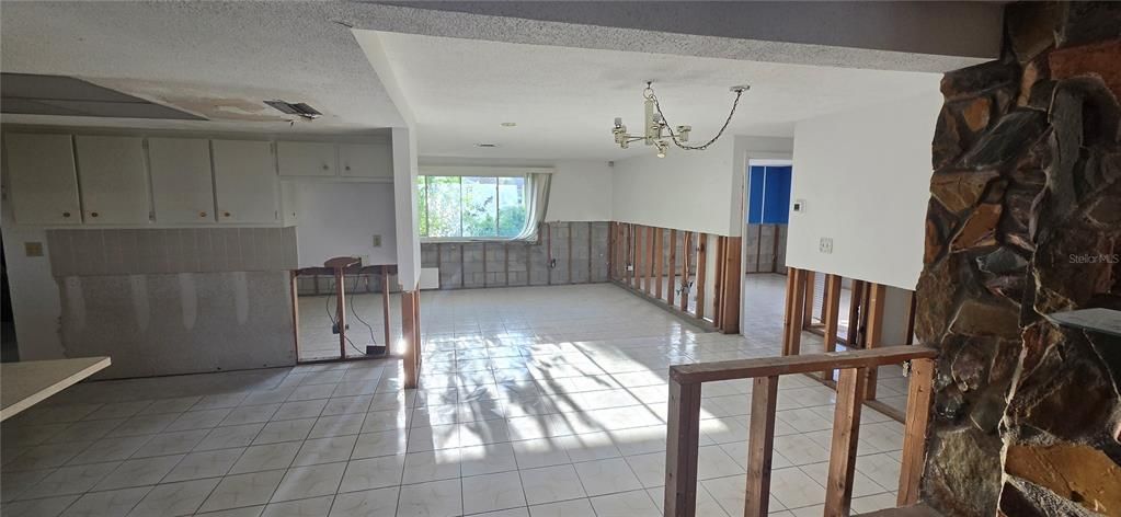 Activo con contrato: $395,000 (2 camas, 2 baños, 1659 Pies cuadrados)