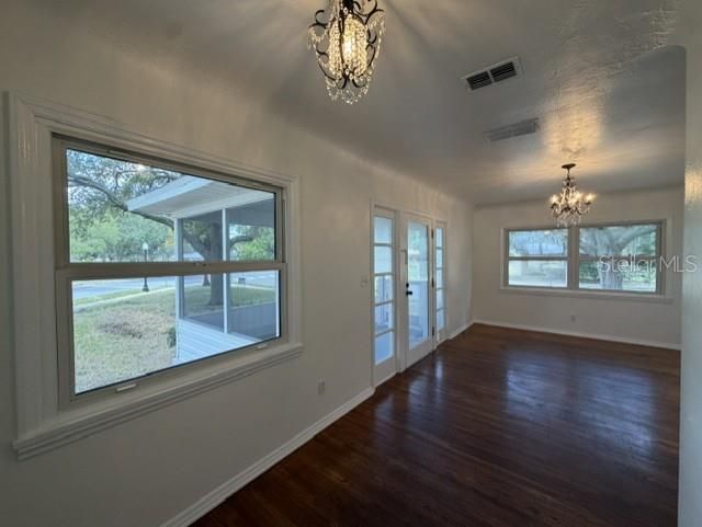 For Sale: $259,950 (3 beds, 1 baths, 998 Square Feet)
