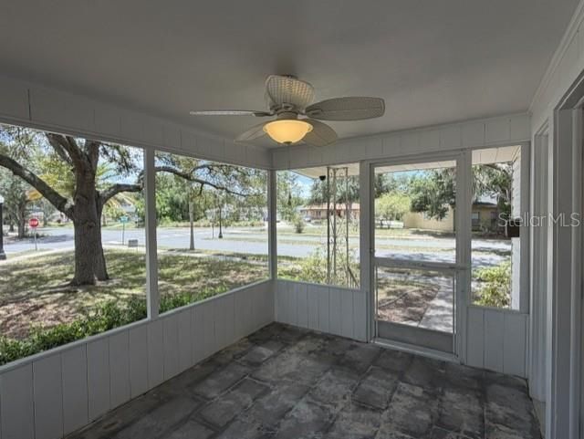 For Sale: $259,950 (3 beds, 1 baths, 998 Square Feet)