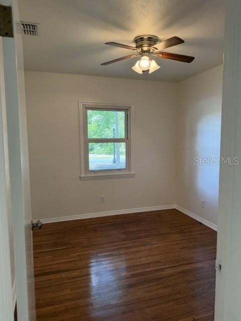 For Sale: $259,950 (3 beds, 1 baths, 998 Square Feet)